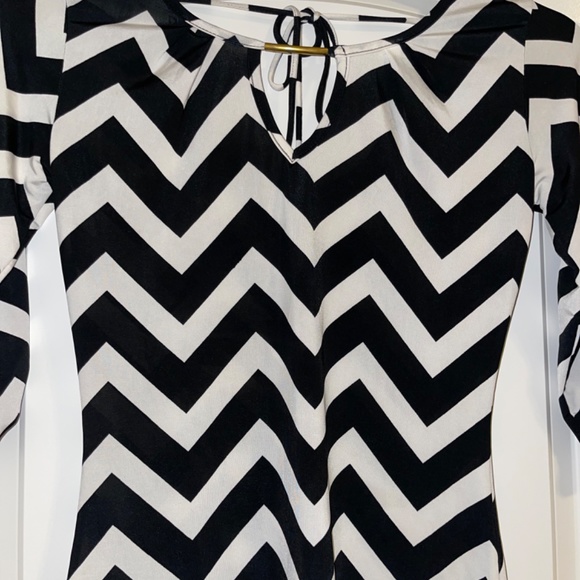 Black and white blouse - Picture 4 of 5